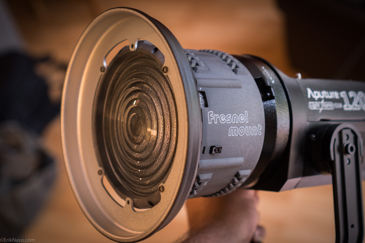 aputure-cob-fresnel